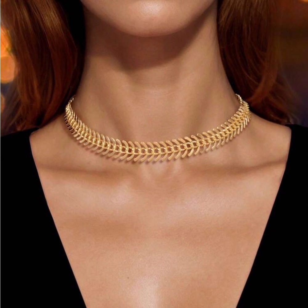 Gold Leaf-Pattern Choker Necklace - Women Jewelry